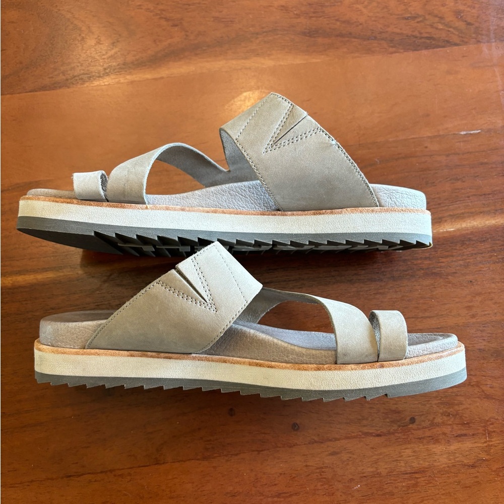 Merrell Moon Sandals - Picture 6 of 8